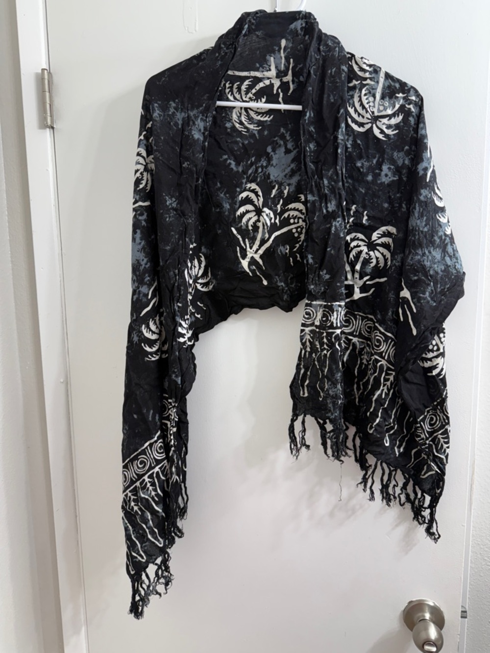 Black & White Palm-Print Fringe Shawl Wrap